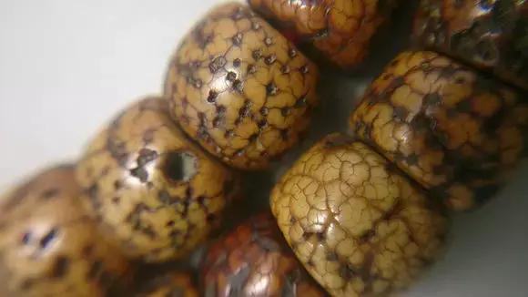 藏传文玩老塑料珠子,文玩老珠