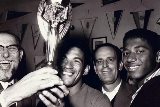 相爱相杀的兄弟俩,相爱相杀的两兄弟