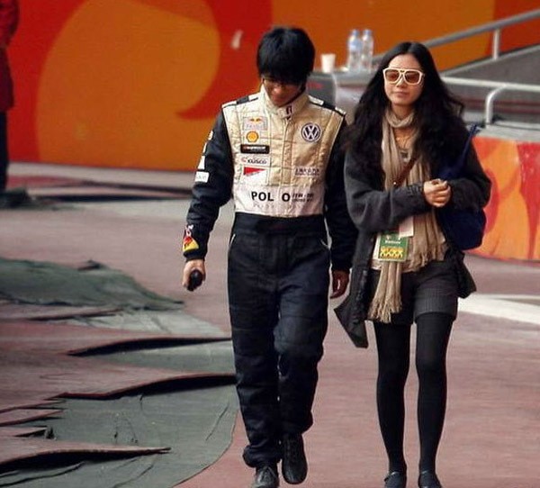 年轻时的韩寒现在怎么样了,韩寒的另类成长给我们很多深思