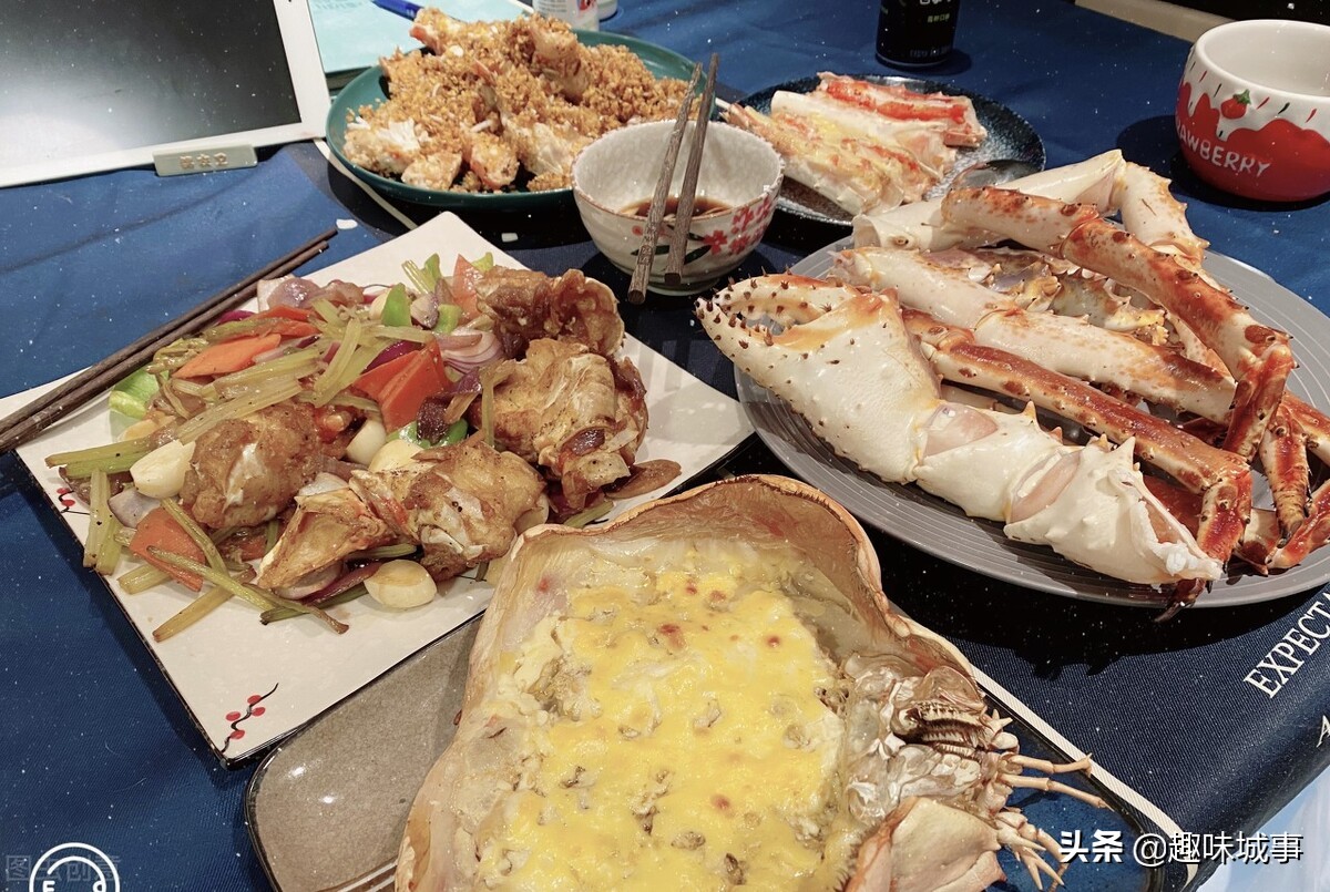 螃蟹煮熟的时候怎么处理比较干净,煮熟的螃蟹应该怎么处理才能吃