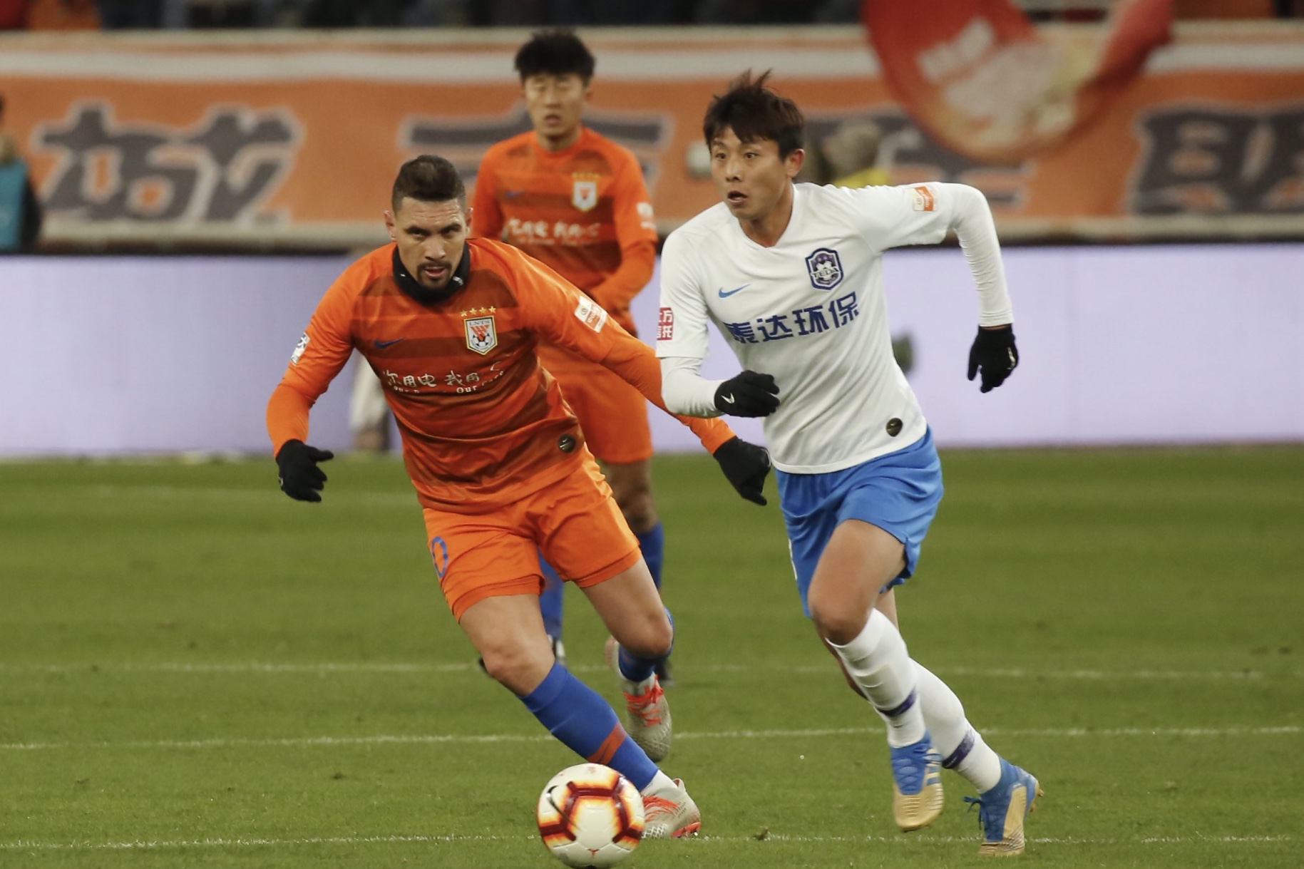 鲁能外援集锦,鲁能小将40米吊射