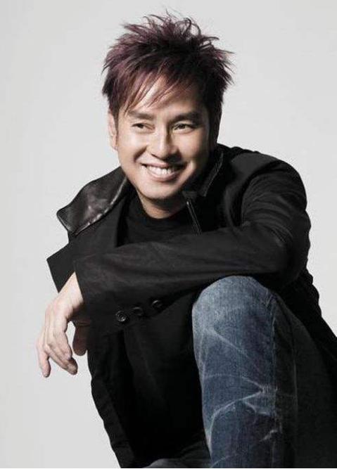 70岁的天王像个老顽童，中秋之夜很是搞怪，他的一生就是个传奇