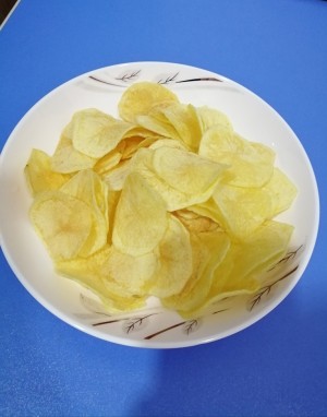 自制炸薯片变酸了,怎样炸薯片才能把薯片炸得嘎嘣脆