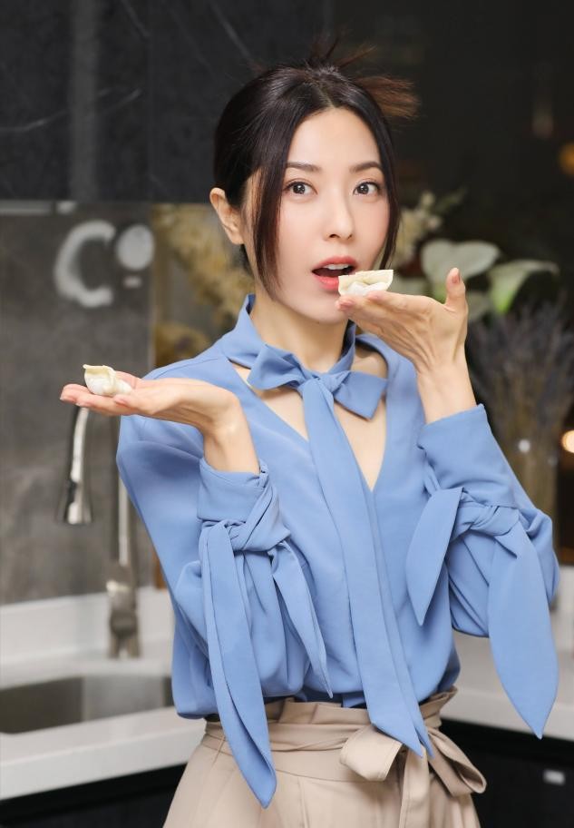 曾黎影视剧旗袍,曾黎旗袍打台球