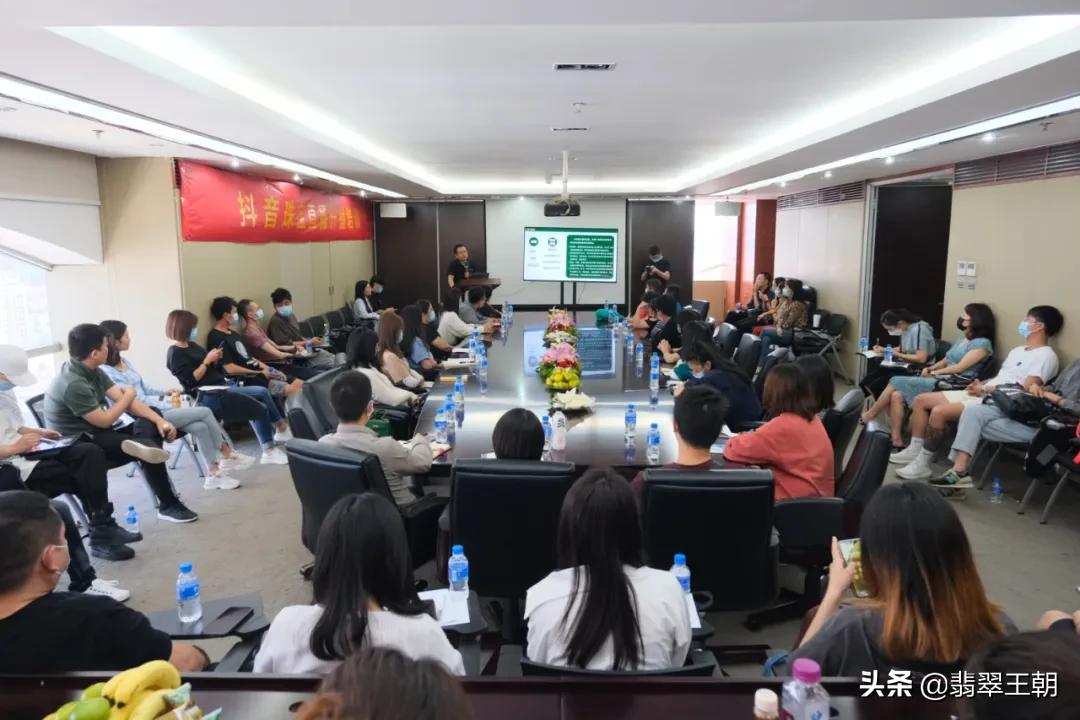 鎶栭煶鐢靛晢鐩存挱鍩哄湴鐝犲疂,钃勫娍鍚埅