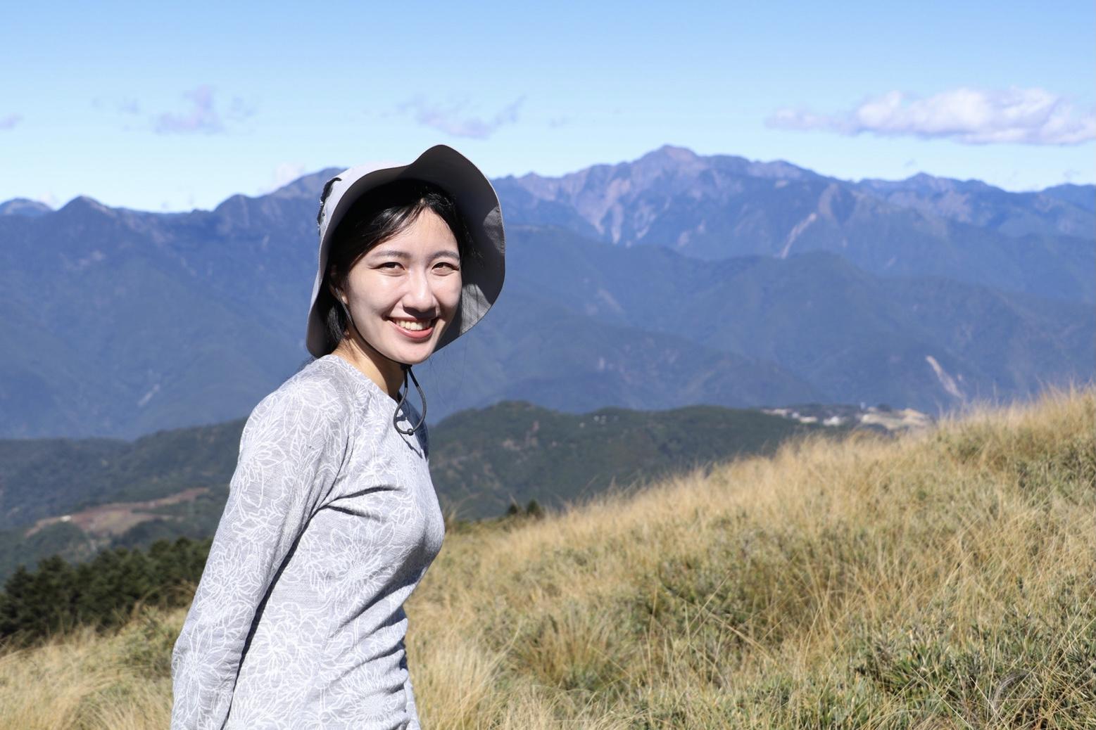 一件很旧很破的羊毛衣,不可水洗的羊毛衣