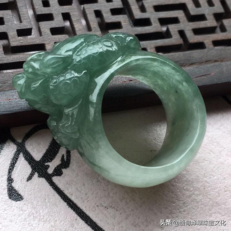 翡翠颜色的细节分类详解,翡翠帝王绿玉髓图片大全