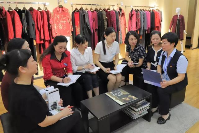 大写卓尔人③卖场管理员夏敏伶以最优顾客体验应对电商竞争