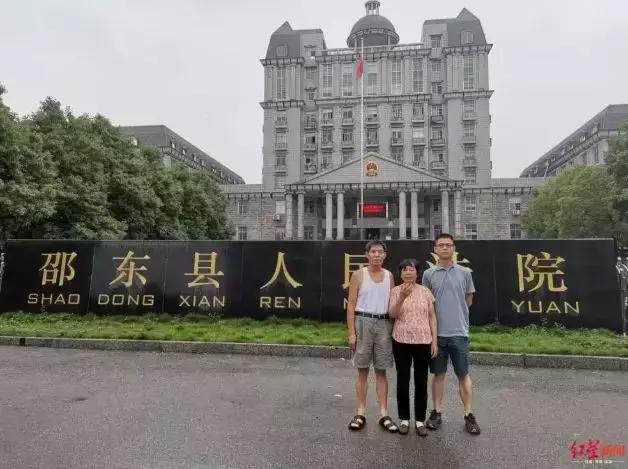 男子抢劫出租车司机后潜逃22年,情侣涉嫌抢劫致死案逃亡15年被抓