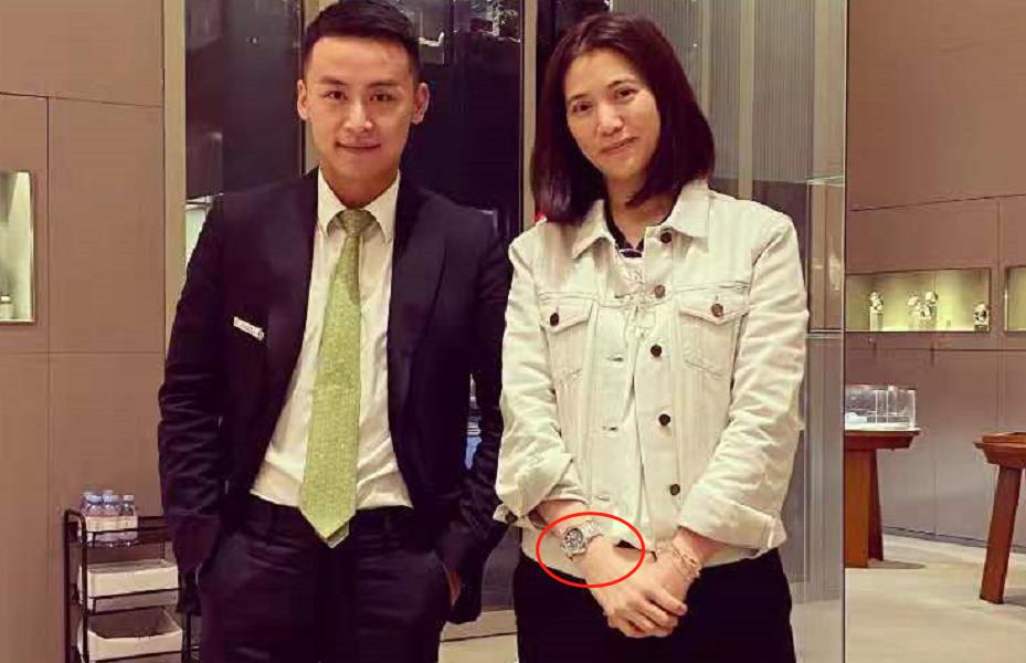 袁咏仪购物狂,袁咏仪向宋佳炫耀包