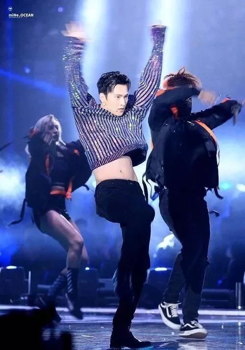 亲爱的热爱的韩商言腹肌,韩商言露出全部腹肌