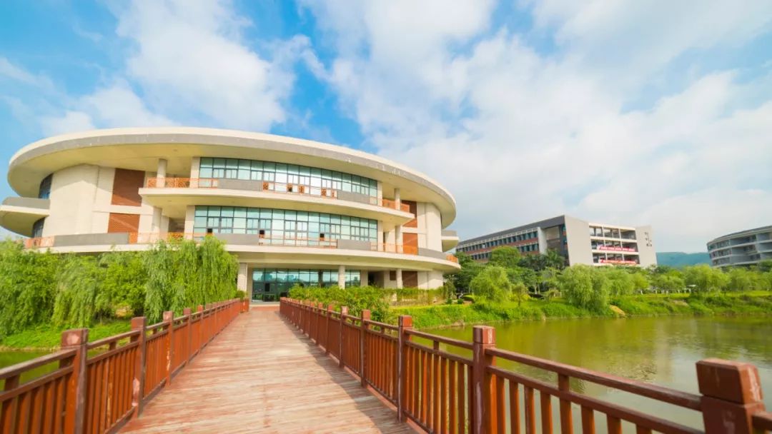 宀崡鑱岄櫌25鍛ㄥ勾鏍″簡,骞垮窞宀崡鑱岄櫌