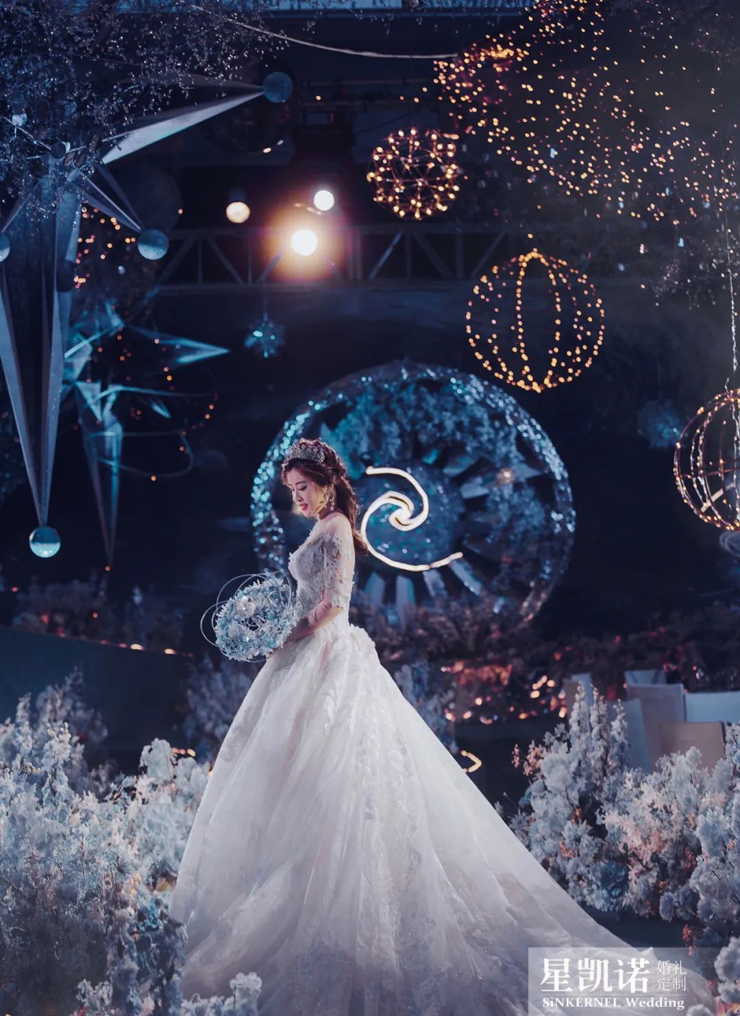一整个触手可及的宇宙星河，把仰望的星空搬进婚礼，繁星璀璨