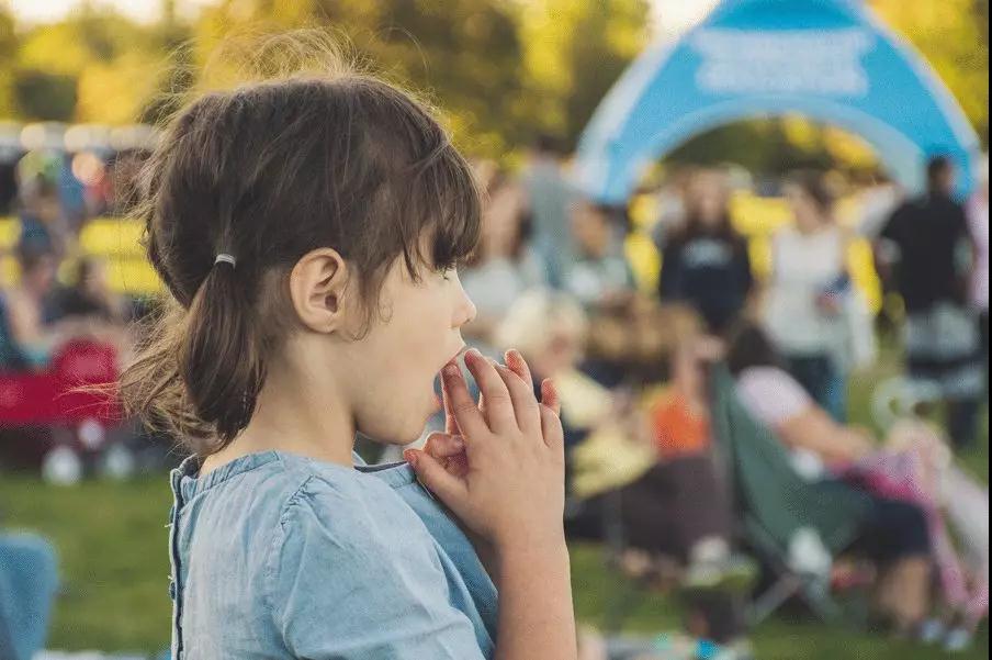 “我花200块，买来女儿性早熟”：多少中国孩子正在被“掏空”