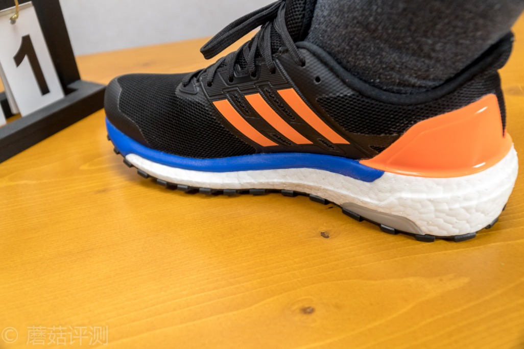 阿迪ultraboost22黑蓝,阿迪supernova和ultraboost