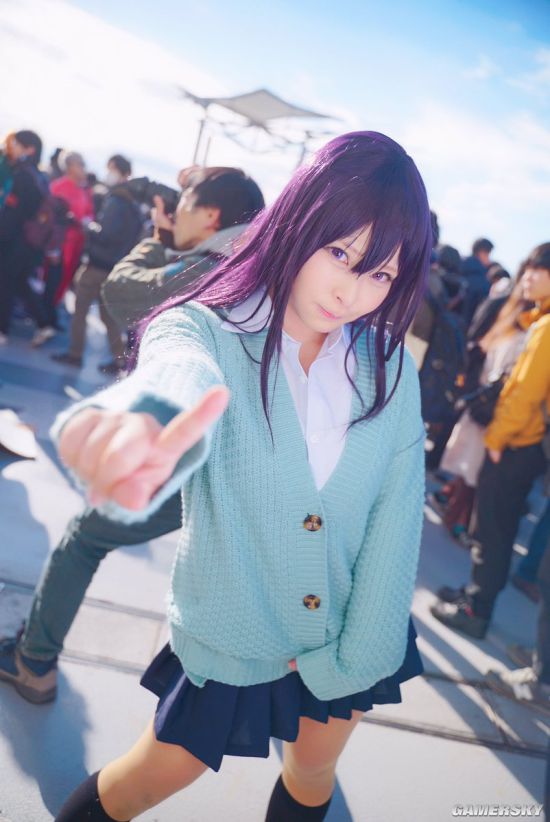 上围塞满整个衣服肉感十足的日本萌系小姐姐