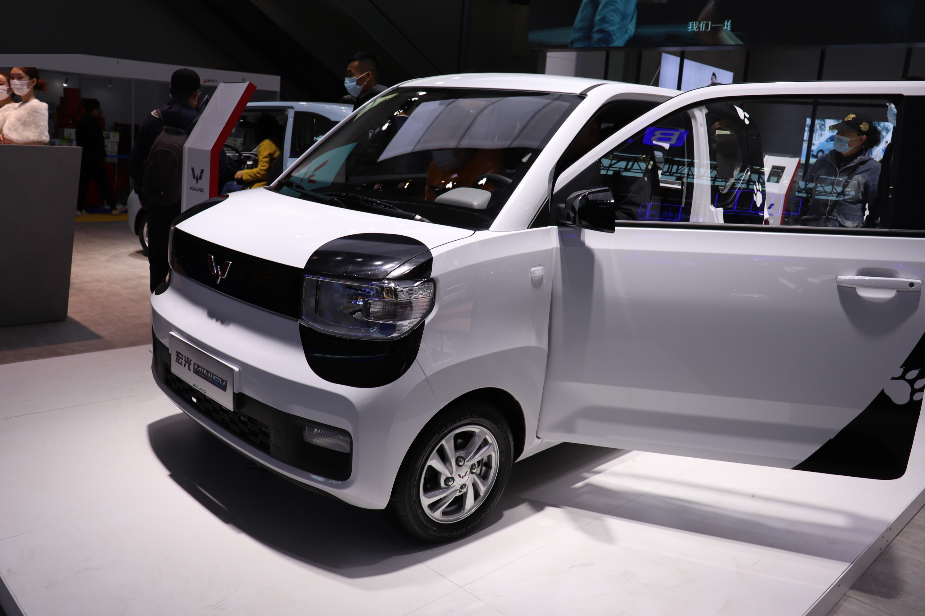 老婆想买车,买二手polo还是买五菱miniev