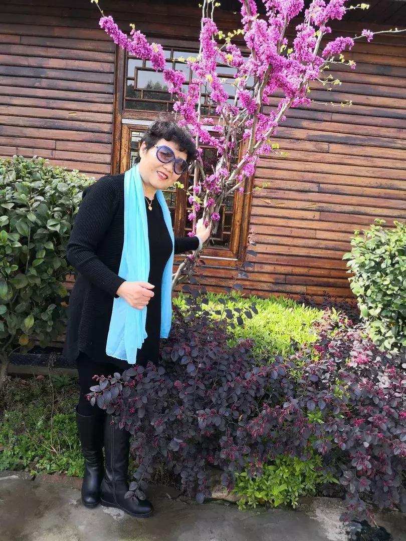 中国大妈外出旅游标准动作合辑！炫翻天！