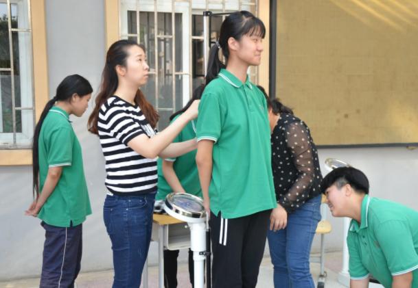 初中生身高多少才算合格,初中生年龄身高标准表