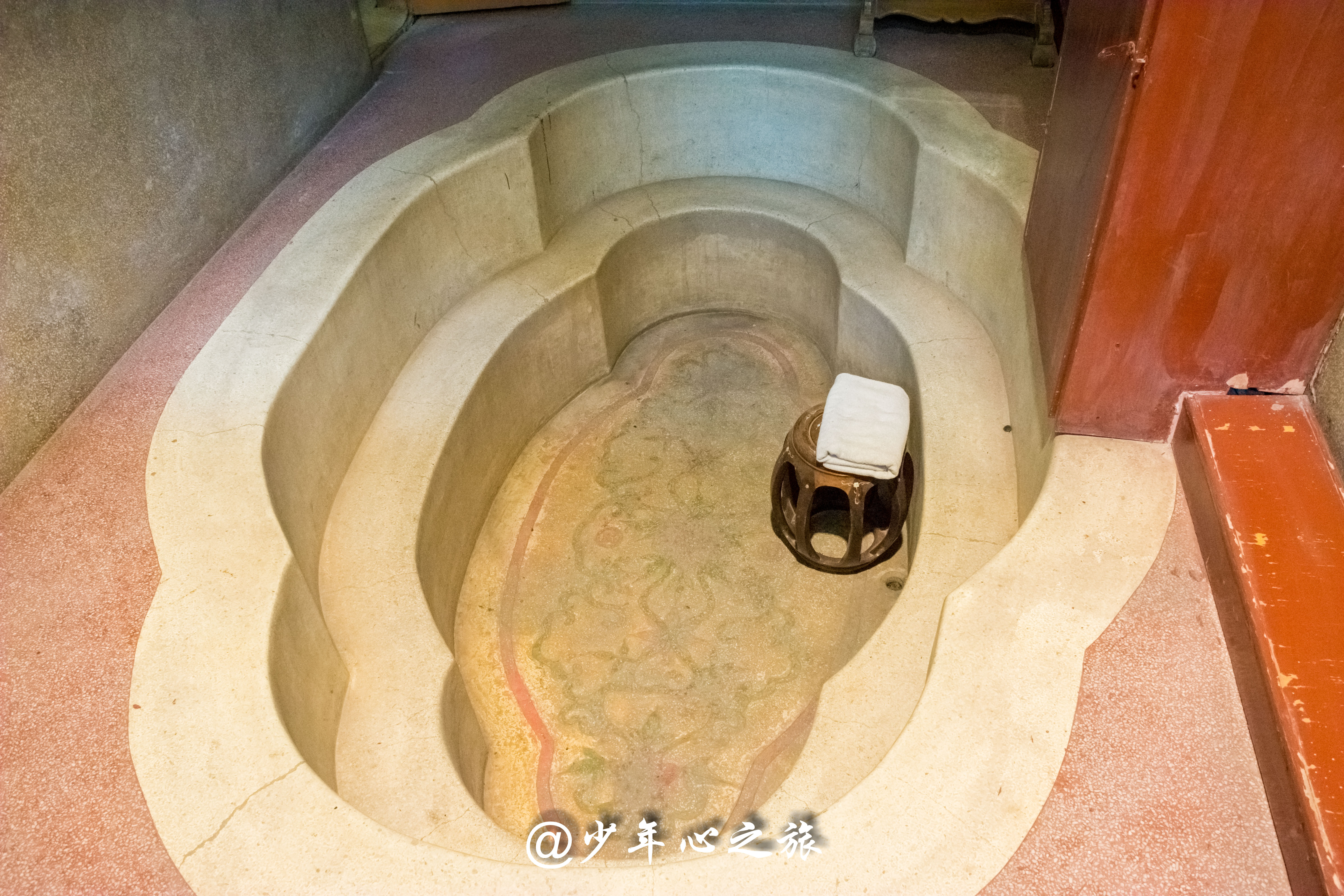 华清宫里面的坑是真的还是假的,华清池最坑的景点