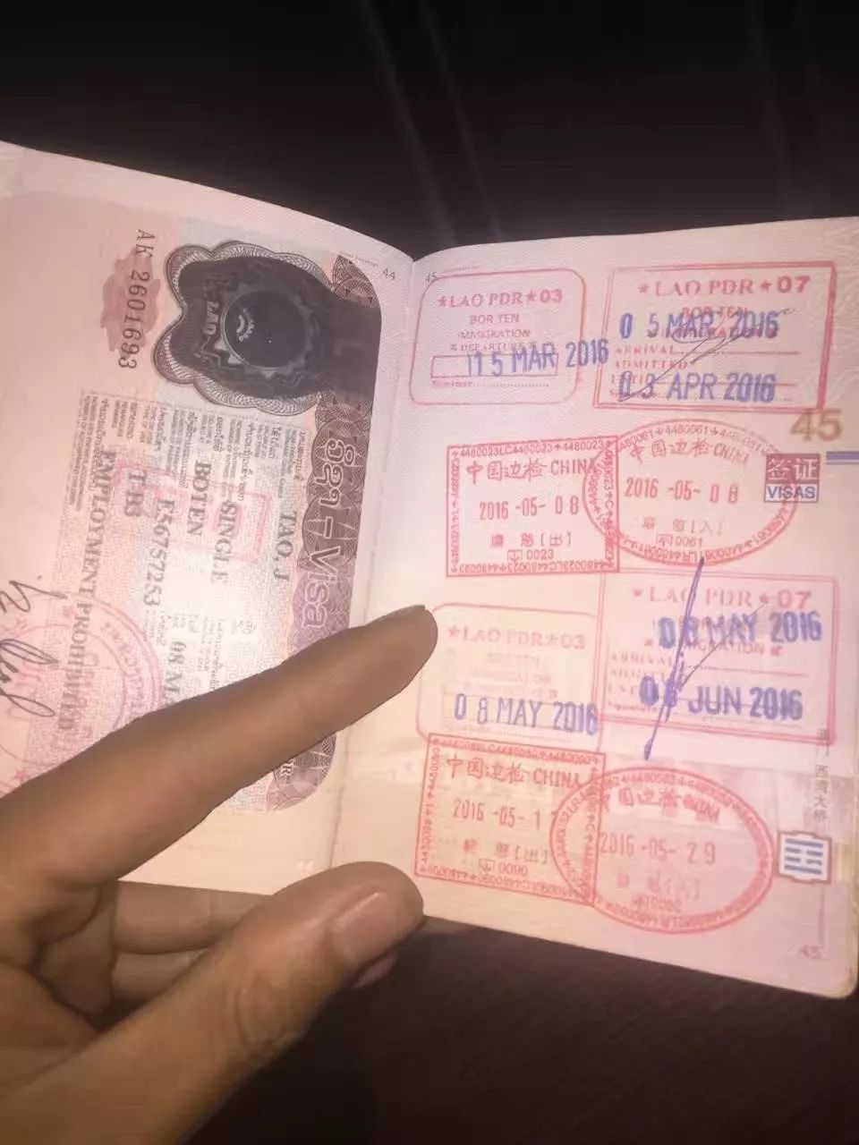 山东人金三角玩直播，枪口顶脑袋也淡定：“没有钱解决不了的事”