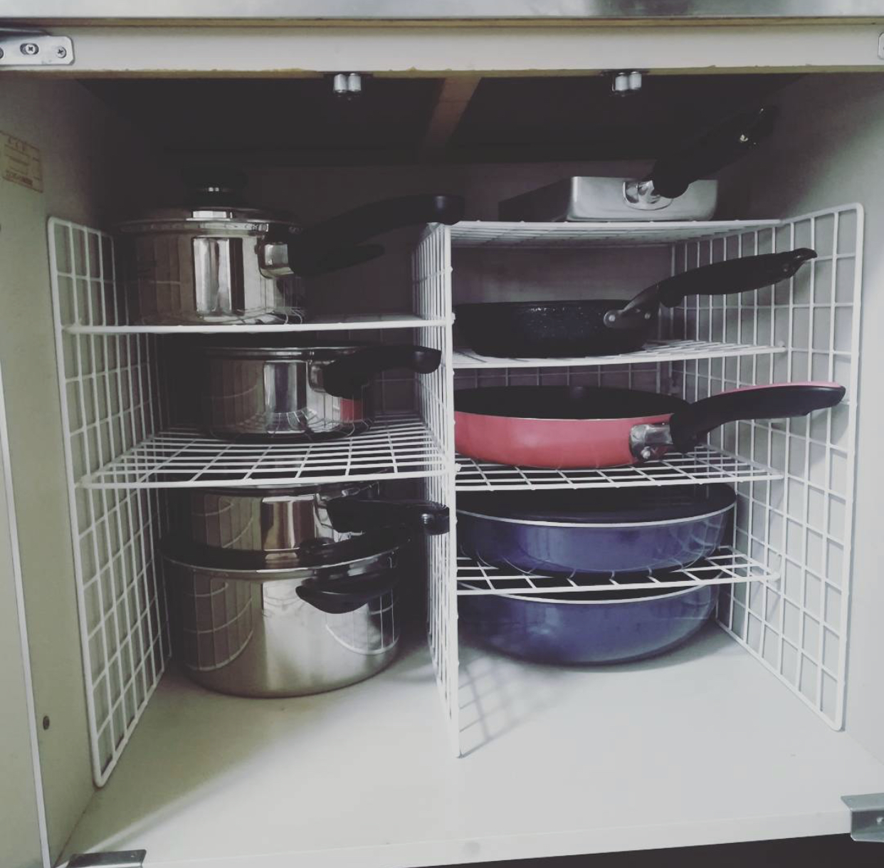 厨房锅具收纳墙上,锅具收纳小妙招废物利用