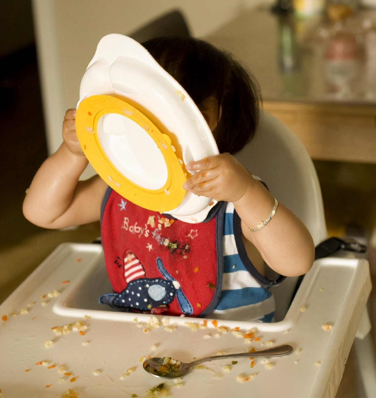 宝宝只喝奶不吃饭教育视频,怎样教育宝宝不吃饭喝奶