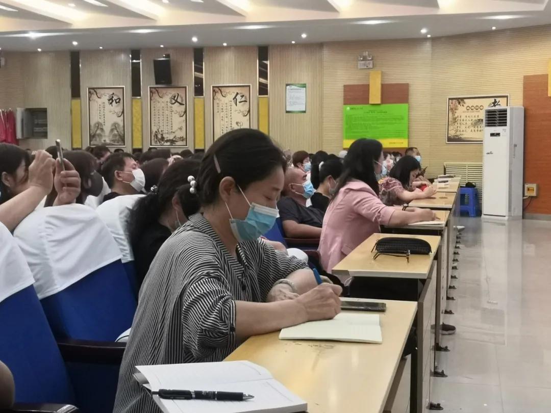 家校共育促成长家长培训,家校共育立德树人学校家长课堂