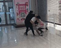 百米冲刺抢优衣库,疯抢优衣库t恤