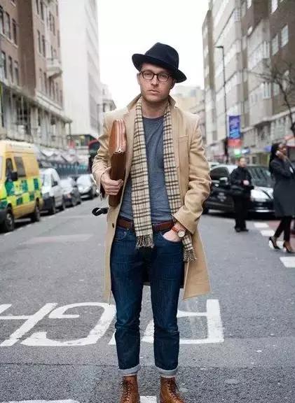 男士包搭配什么衣服好看,男士包包和服装搭配