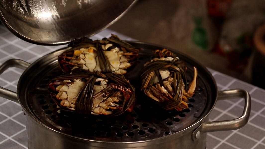 蒸螃蟹要不要焯水,蒸螃蟹热水下锅还是冷水下锅好