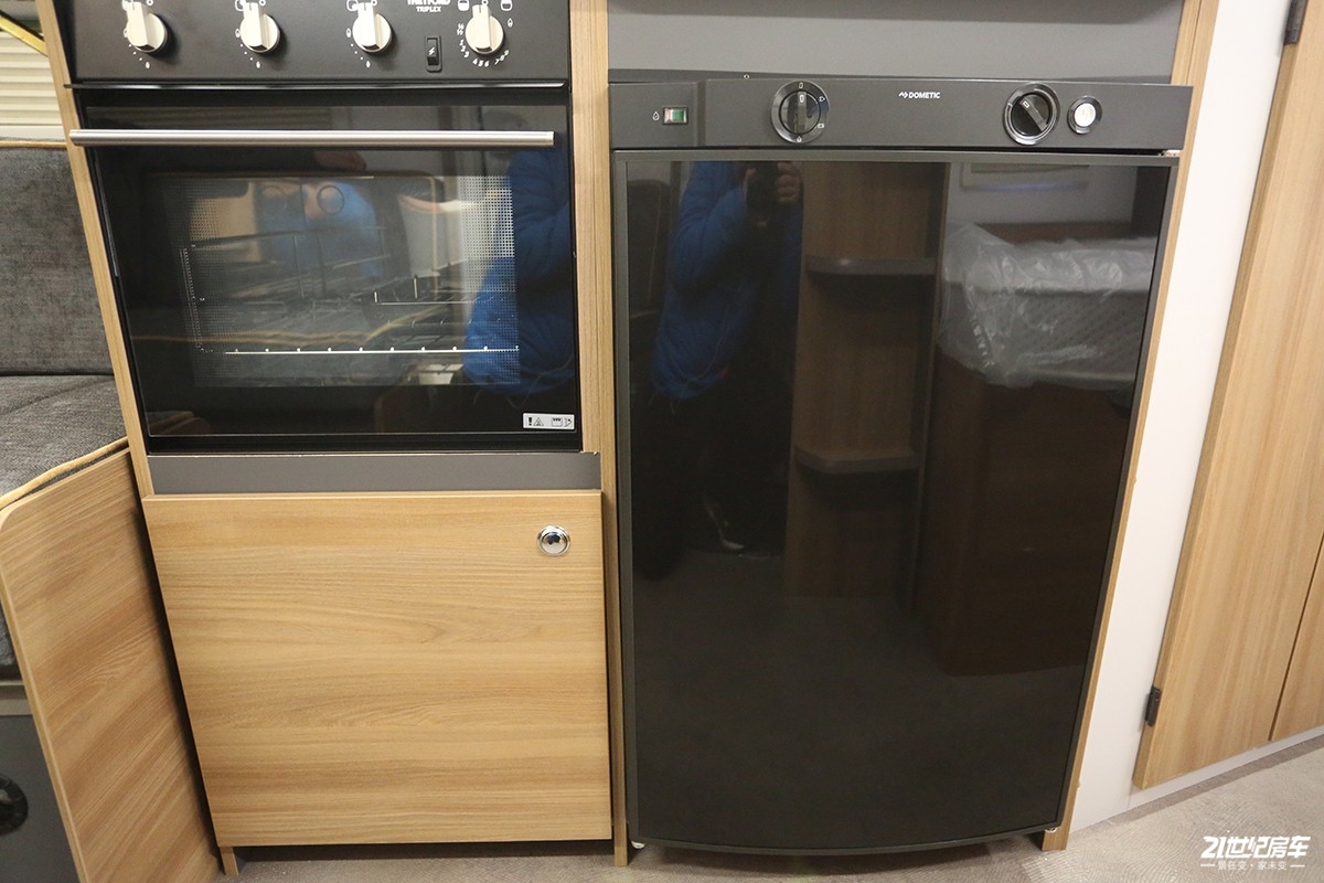 英国百丽d4,发现4拖挂式房车