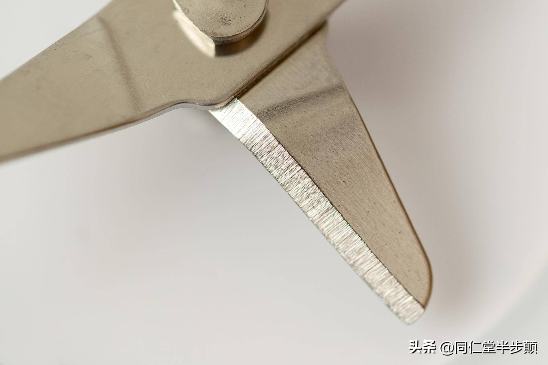 怎么用榨汁机榨果汁,如何用榨汁机榨出一杯好吃的果汁