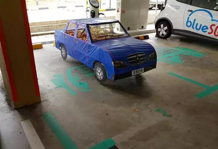 鏂板姞鍧″仠杞︽ゼ璞溅,鏂板姞鍧″仠杞﹀満璞溅