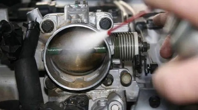 机油为什么会乳化到油箱盖,机油为什么会烧干的