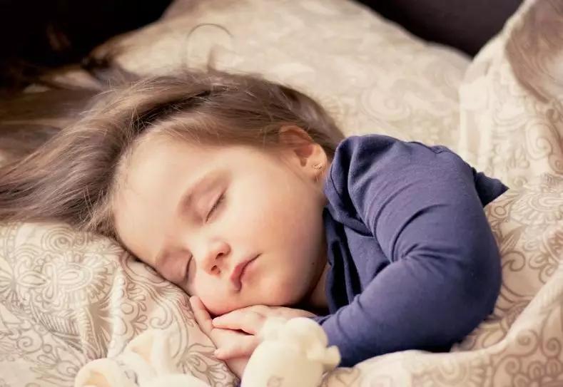 纯母乳小宝宝一天大便几次正常,宝宝规律拉屎时间