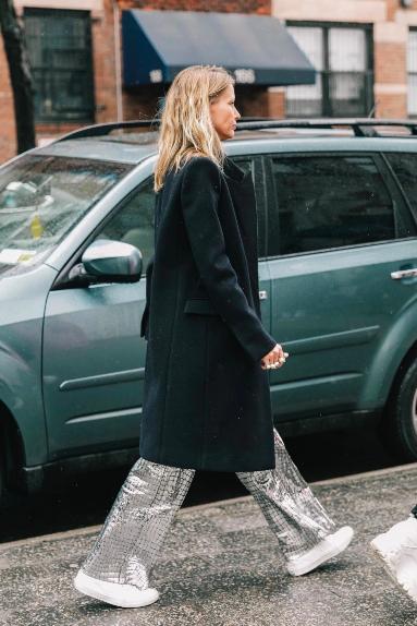 不知道穿什么就选黑大衣！这经典5组可优雅可帅气，显瘦超百搭