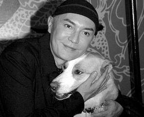 他是“最美东方男子”，曾受伤找裁缝缝8针，被挚爱拒绝孤独一生