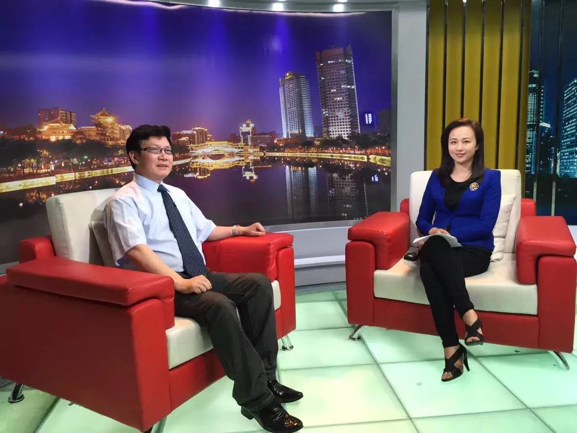 采访礼仪小剧场,采访车展礼仪小姐