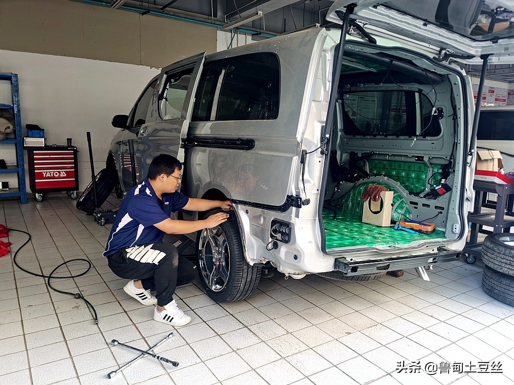 奔驰威霆轮胎升级,威霆升级轮毂案例