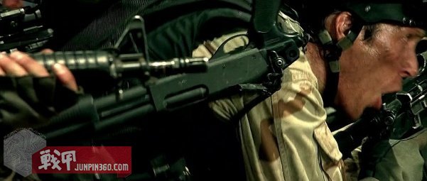 美国黑鹰战机坠落视频,十部顶级战争大片黑鹰坠落