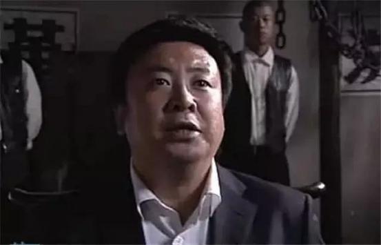 潜伏首播是哪一年,潜伏电视剧中真正的逃犯是谁