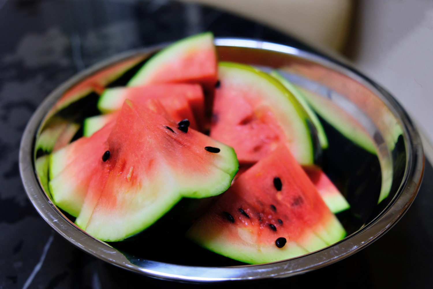 三度书咖开店手记:天天在网上吃瓜,你真的吃对了吗?