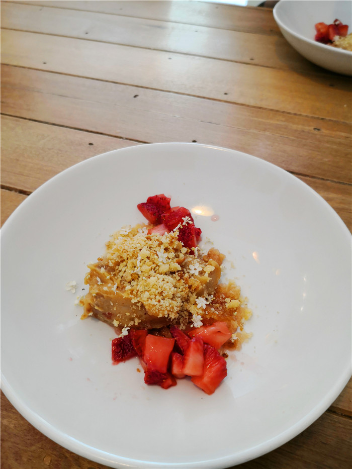 新西兰总理府前吃素食