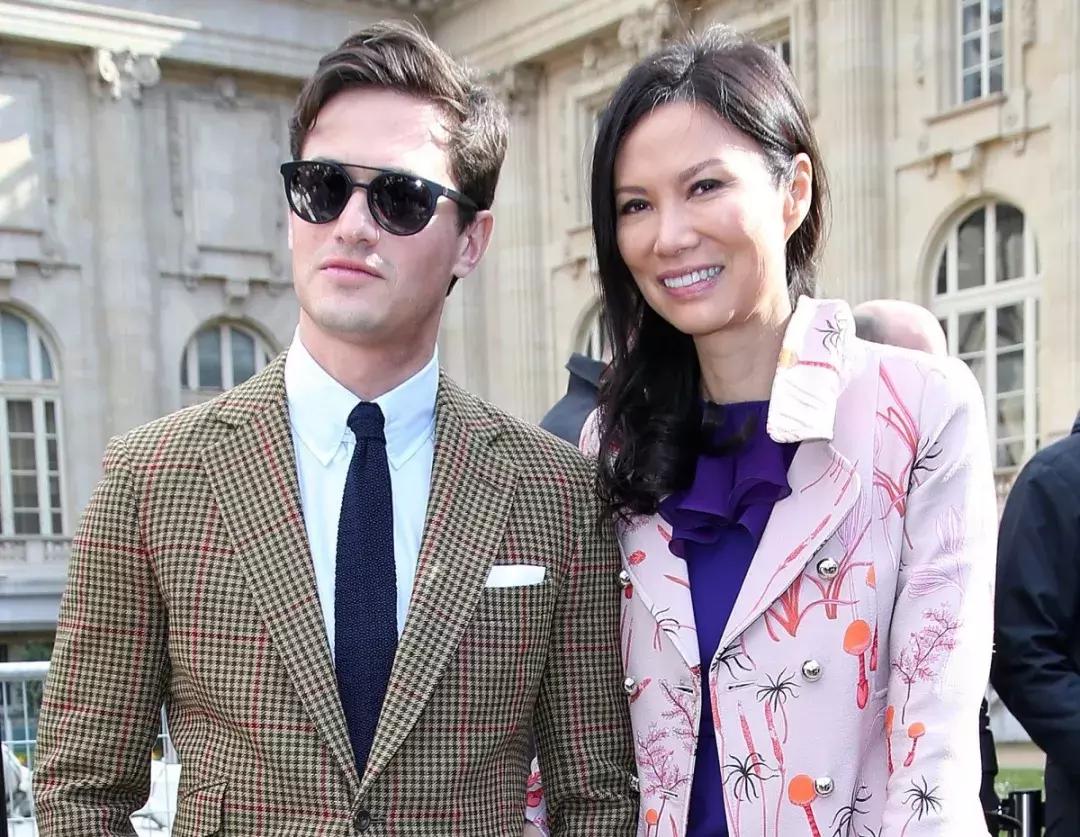 49岁邓文迪与22岁男友,49岁邓文迪与20岁男友