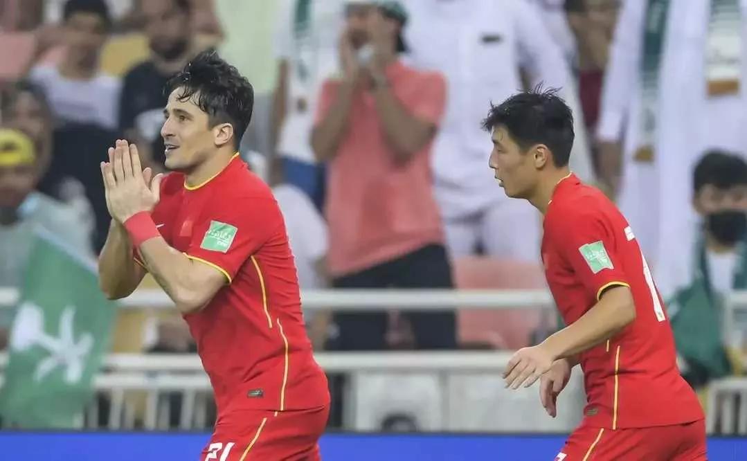 黄健翔点评国足vs越南,董路黄健翔评论国足传控