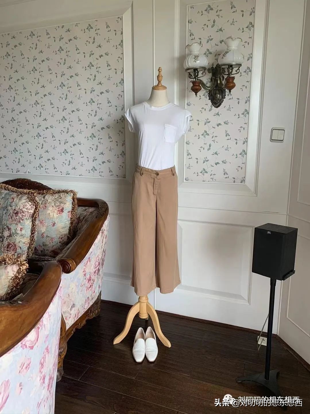 清新干净上装短款彩色,粉蓝复古穿搭