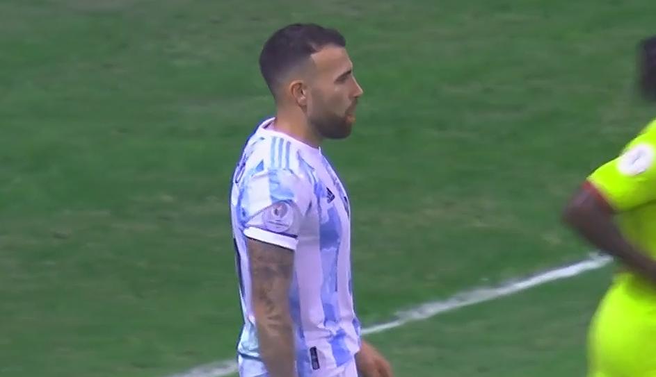 马丁内斯扑出点球阿根廷队员反应,马丁内斯扑出3个点球