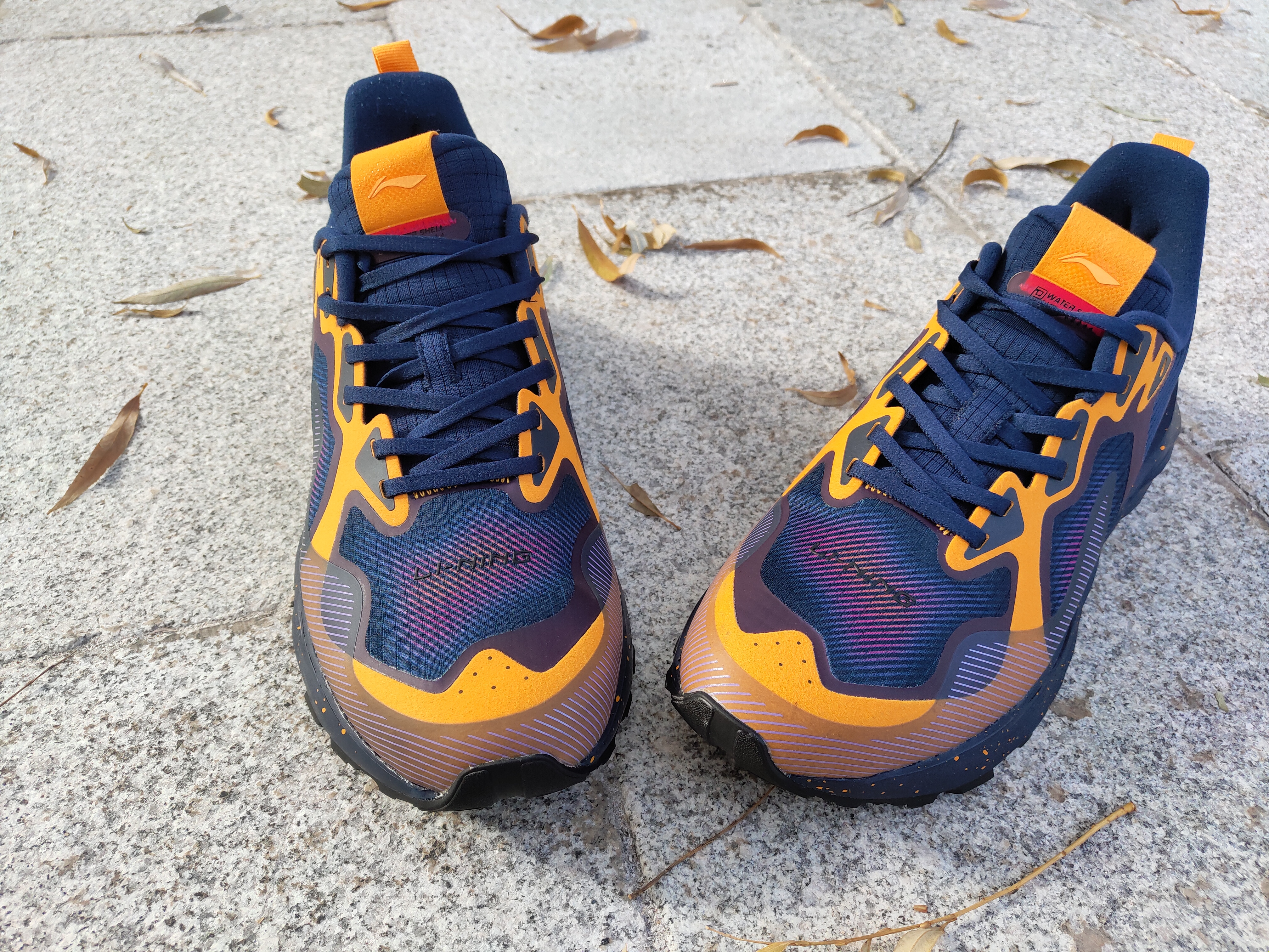 防雨雪运动鞋李宁,李宁无惧风雨