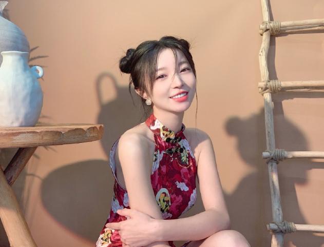 女驸马小潘潘惹争议,网红小潘潘翻唱黄梅戏遭网友批判